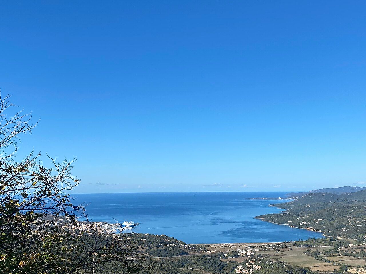 Le golfe du Valinco, Propriano et la plaine du Rizzanese vus depuis les hauteurs de Viggianello